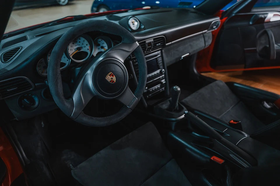 Volante e instrumentos del Porsche 911 GT3