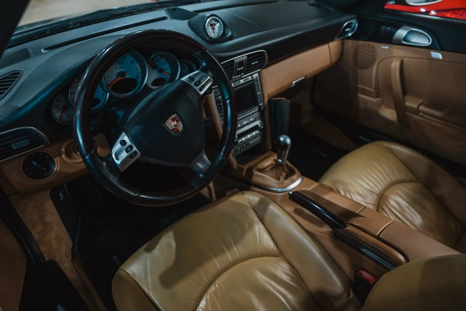 Volante, cambio y tapicería Porsche
