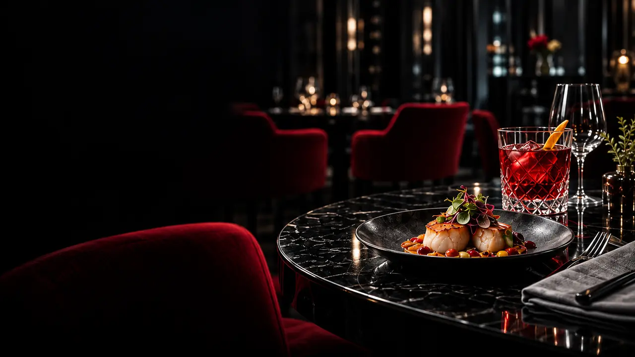 Escena ilustrativa de gastronomía y coctelería en un lounge oscuro